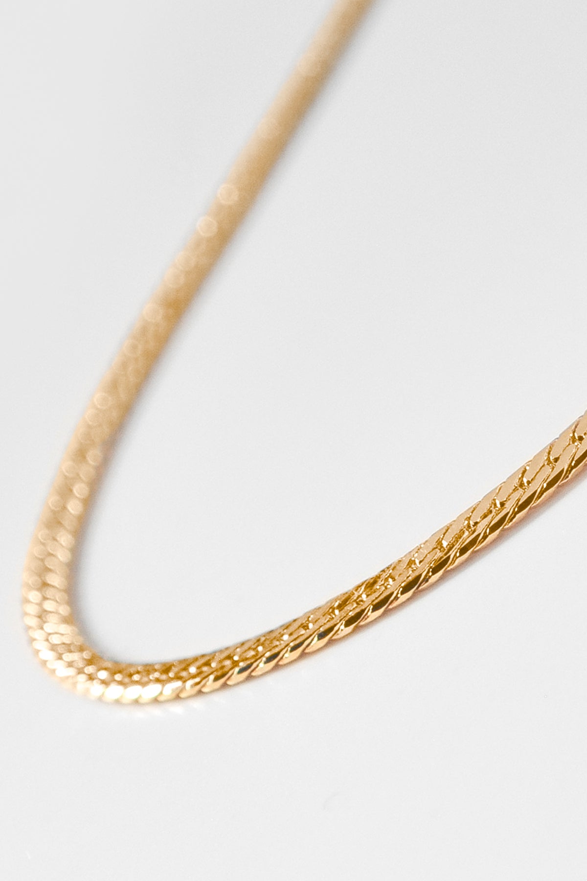 MINI DANI HERRINGBONE NECKLACE BY THATCH