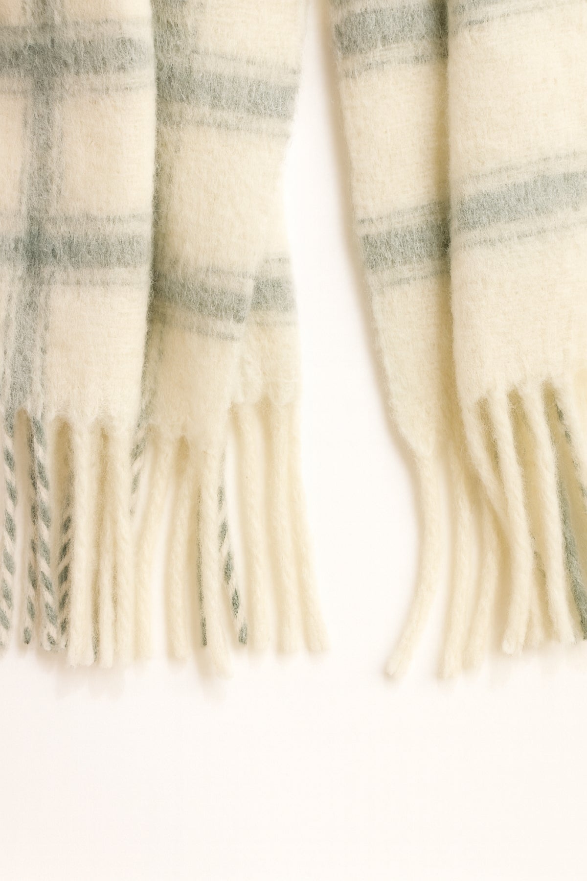 WARM WINDOW PLAID SCARF