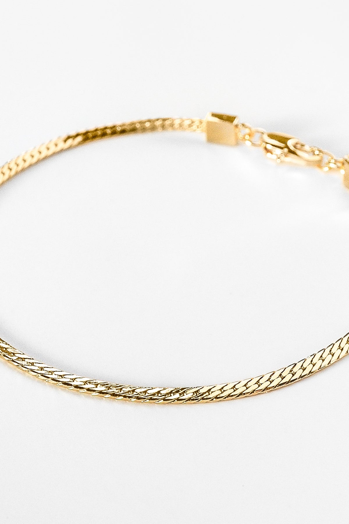 MINI DANI HERRINGBONE BRACELET BY THATCH