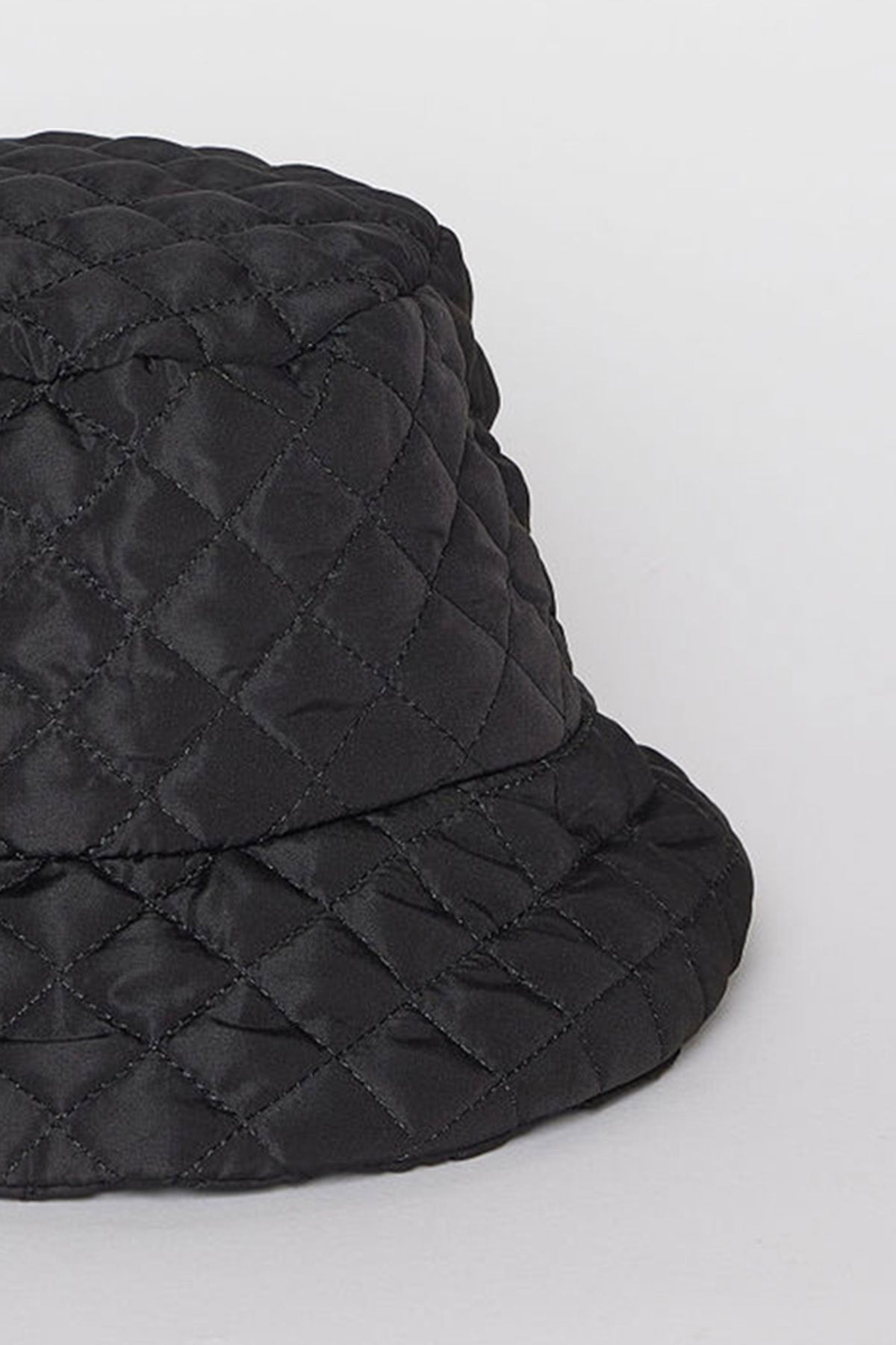 MODERN QUILTED BUCKET HAT