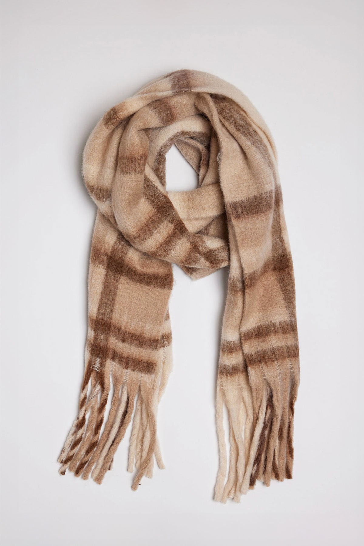 COZY PLAID SCARF