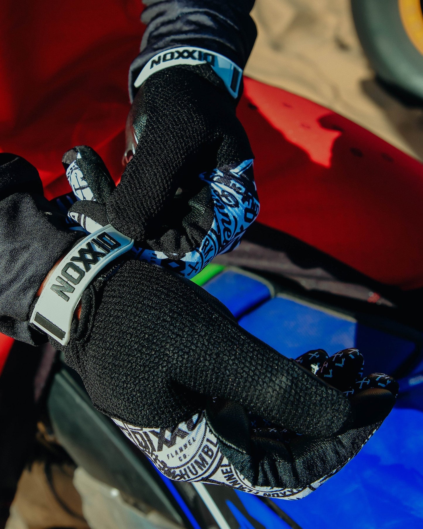 Corpo Overload Moto Gloves - Black & White