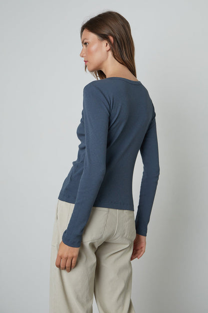 BAYLER RIBBED SCOOP NECK TEE