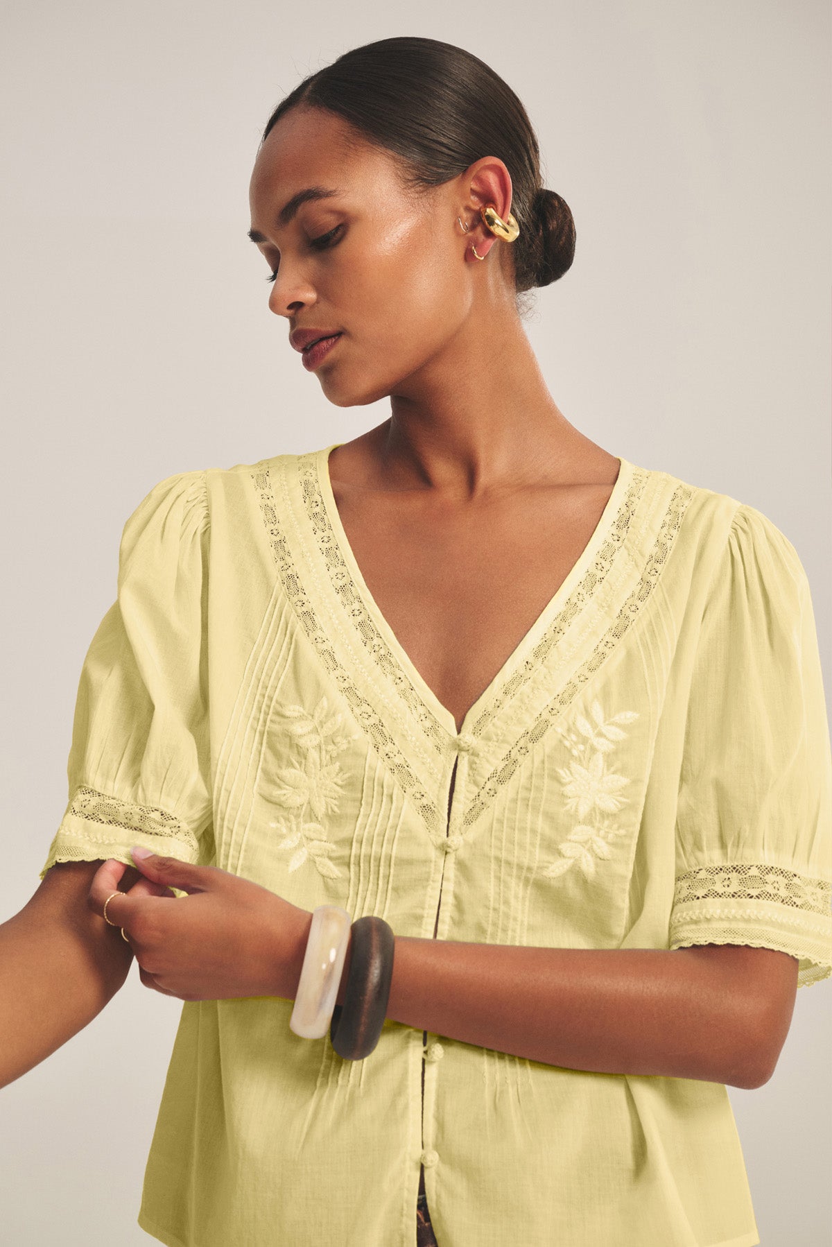MAVIS TOP