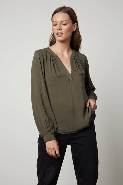 POSIE SPLIT NECK BLOUSE