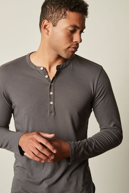 ALVARO HENLEY