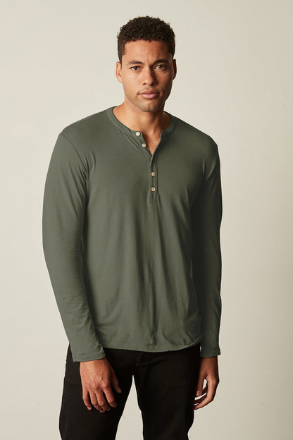 ALVARO HENLEY