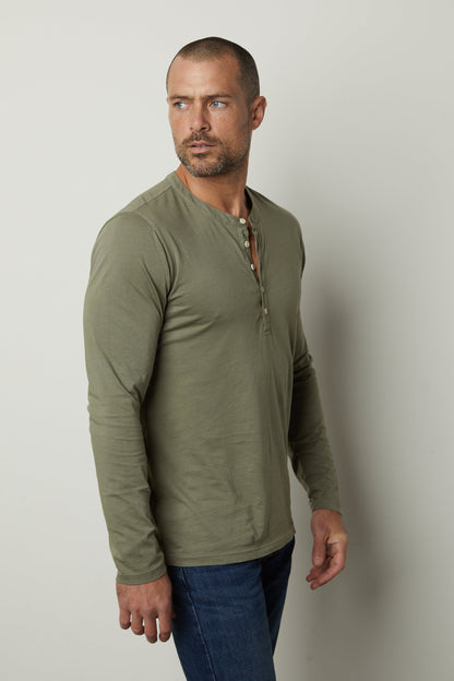ALVARO HENLEY