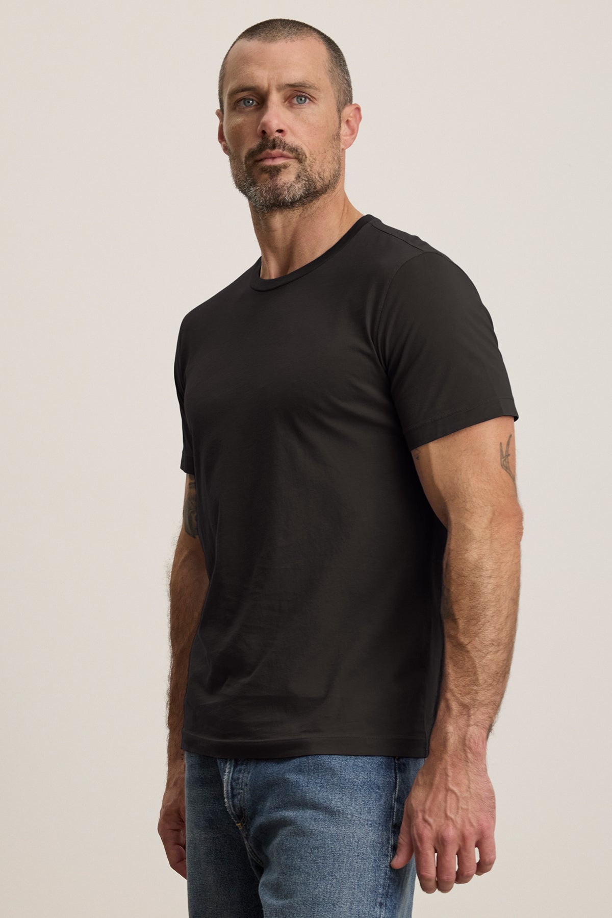 HOWARD TEE