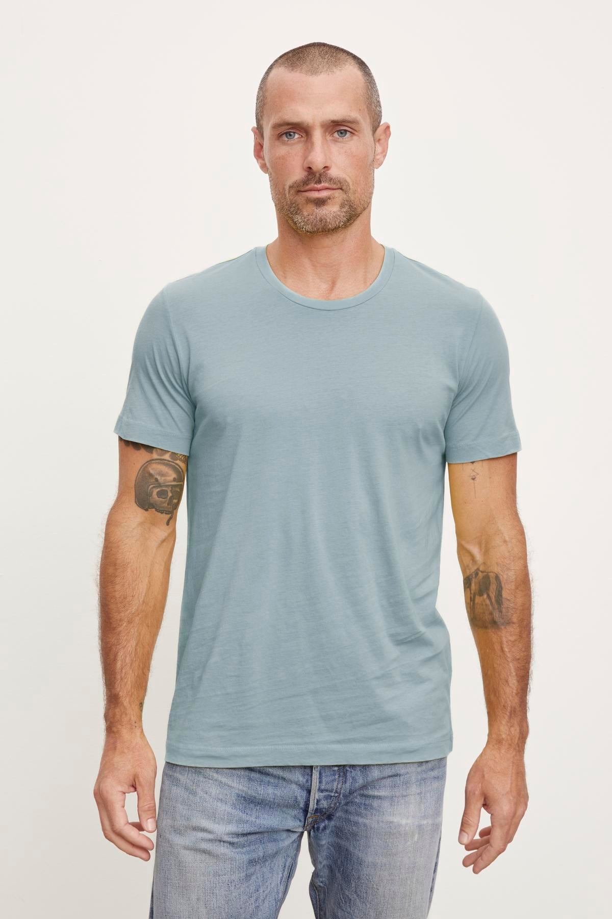 HOWARD TEE