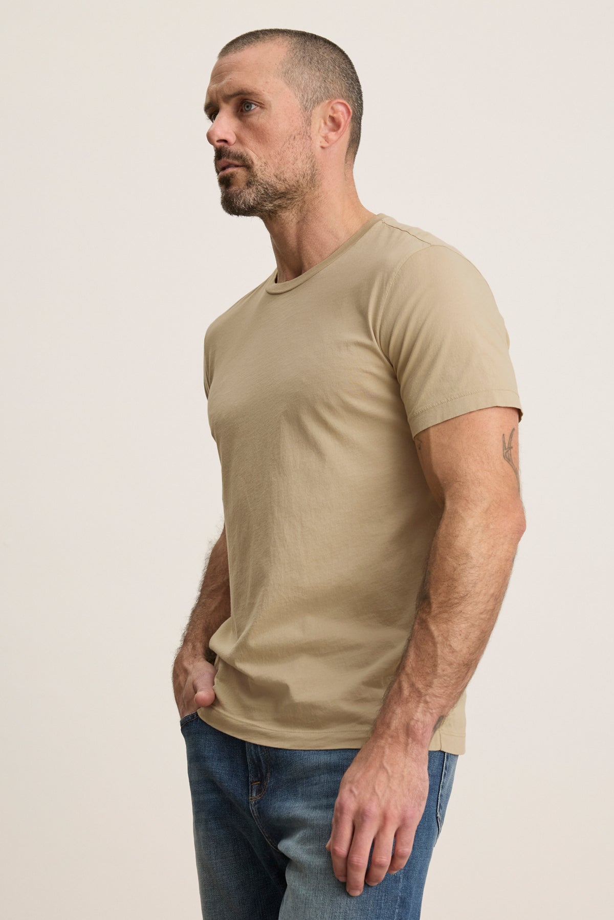 HOWARD TEE