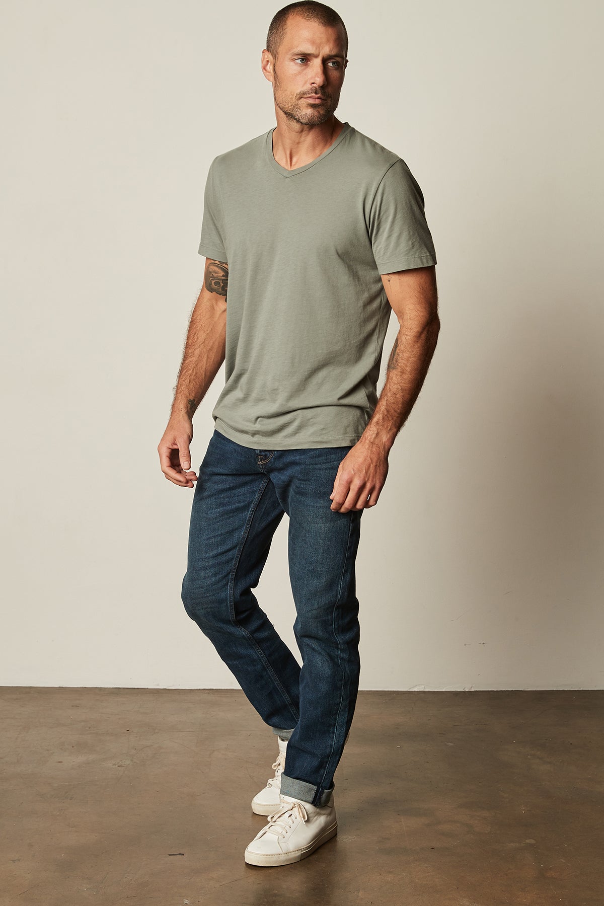SAMSEN WHISPER CLASSIC V-NECK TEE